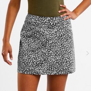 Title Nine Dream Skort New w/tags in dapple SZ medium. $25